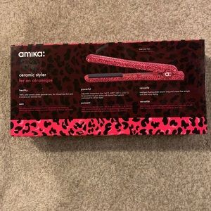 Amika: ceramic styler / straightener